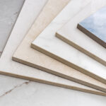 Piastrelle in ceramica impilate